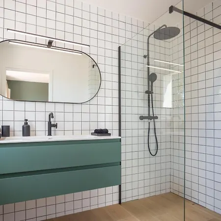 Villa Mimosa, Climatisee Avec Piscine Et Vue Pour 10 Personnes A La Londe-les-Maures
